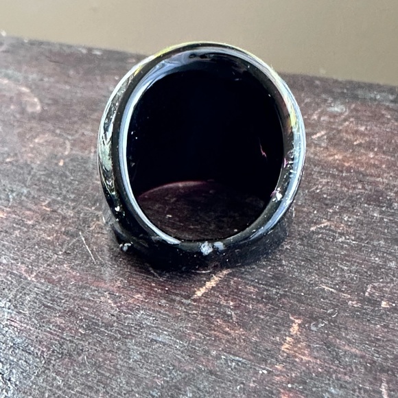 Green and Black Glass Swirl Ring, Size 9 - Picture 11 of 12